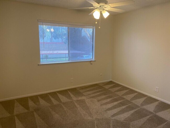 Building Photo - Lovely 2 Bedroom /  1 Bathroom for rent $2...