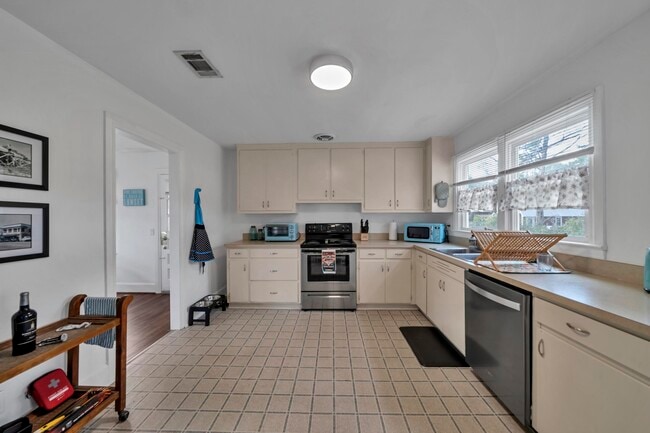 Building Photo - 13382 FL-20