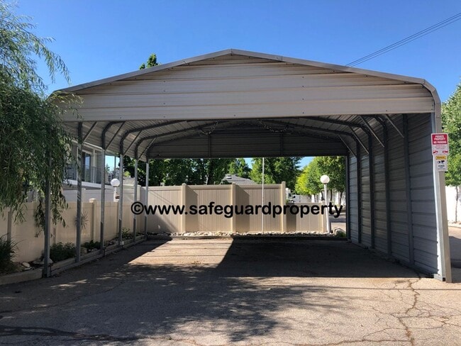 Building Photo - Charming Fully Furnished Bungalow in Millcreek