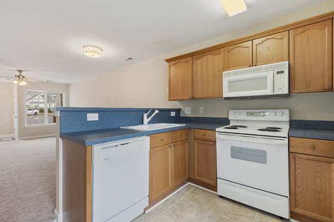 Building Photo - Freshly Updated 3 bed 2 bath Townhome in P...