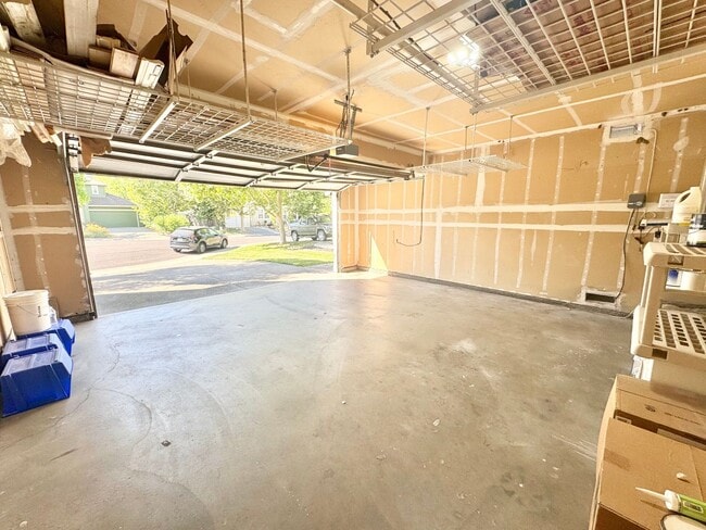 Building Photo - Beautiful 5 bed 3 bath Home in Wildhorse