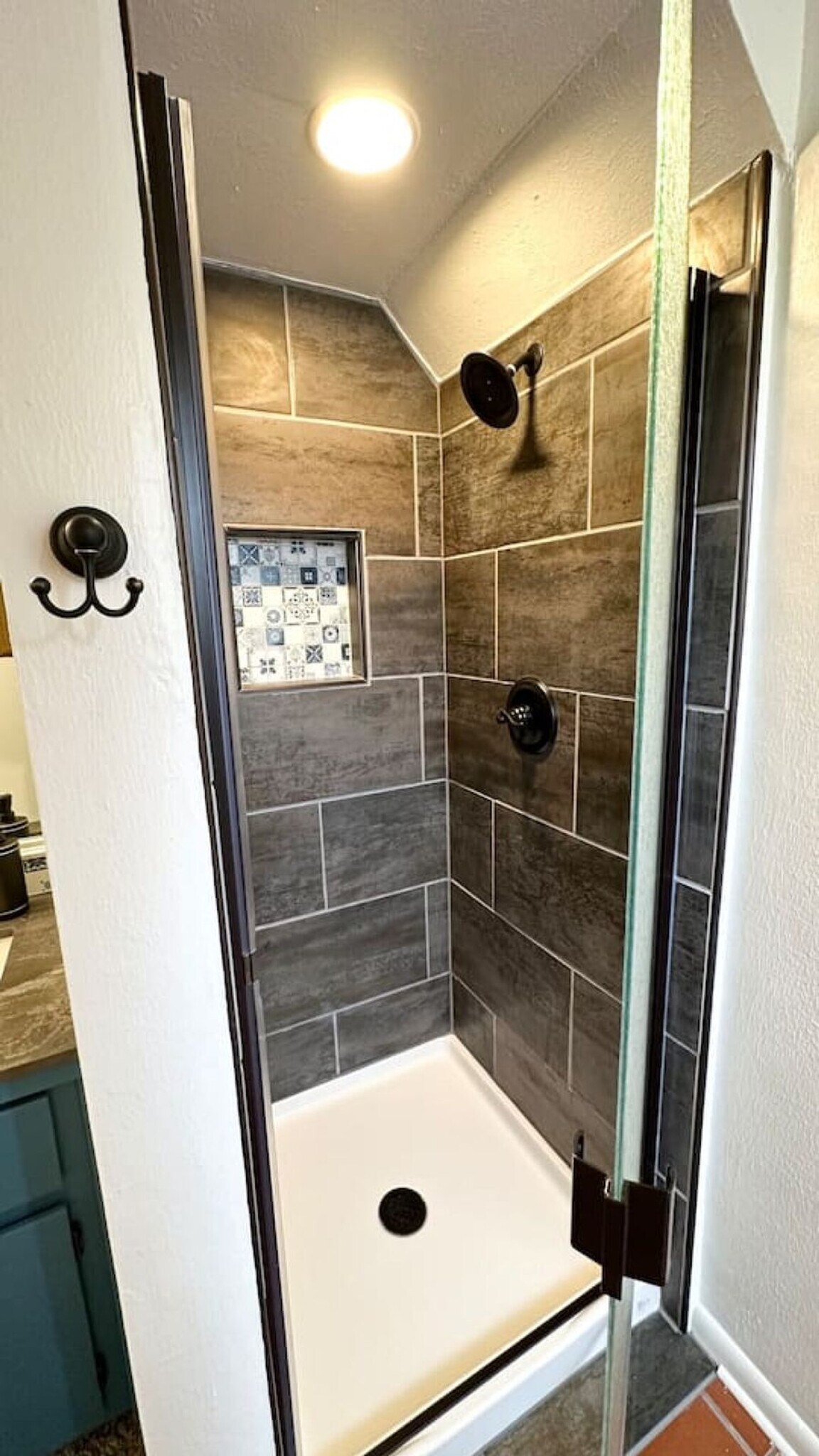 Building Photo - 941 Navidad St