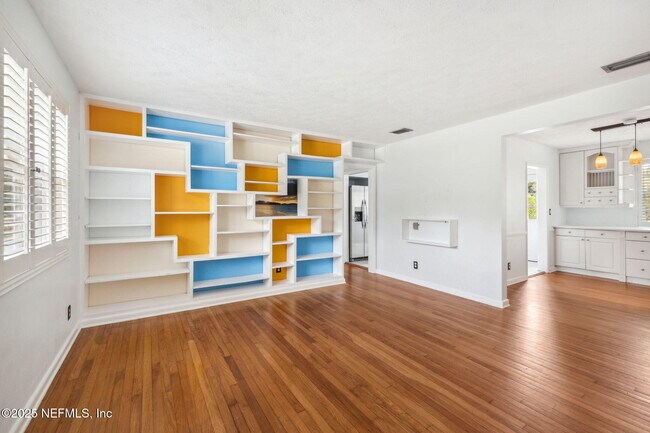 Building Photo - 8056 Catawba Dr