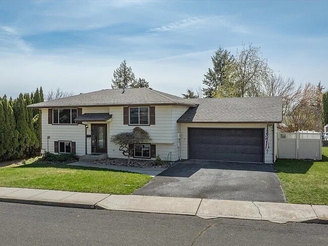 Building Photo - 214 Walker Dr