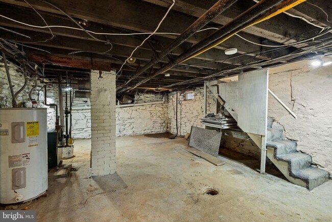 Building Photo - 716 E Railroad Ave