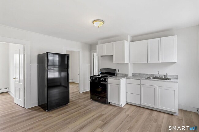 Building Photo - 63 Reynolds St