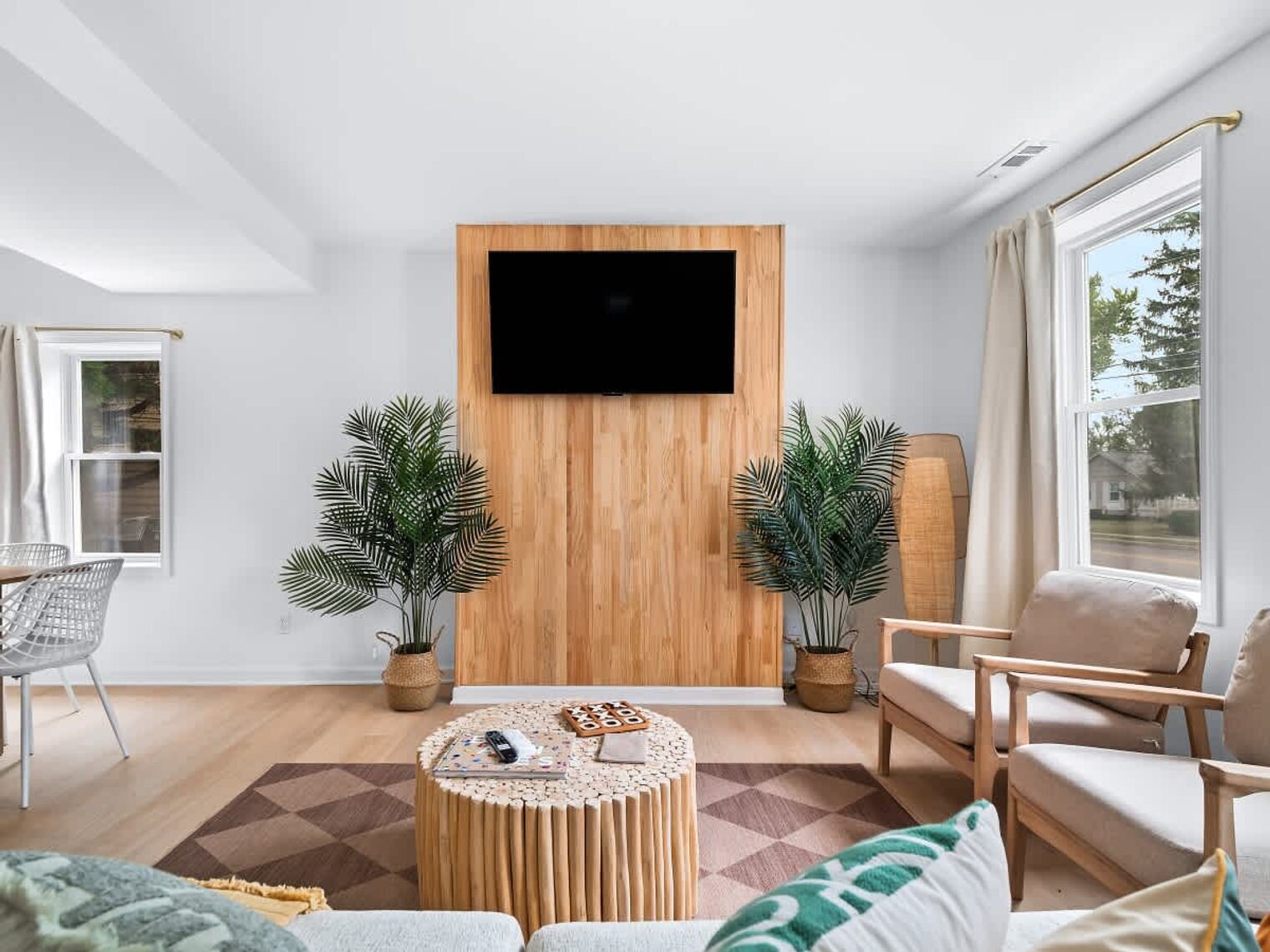 Building Photo - 1107 1st St