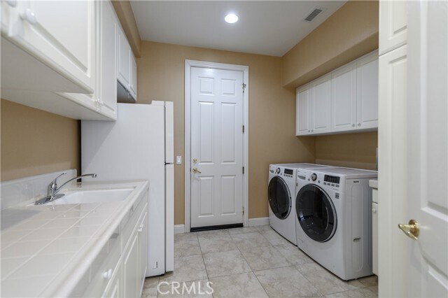 Building Photo - 21 Bent Oak