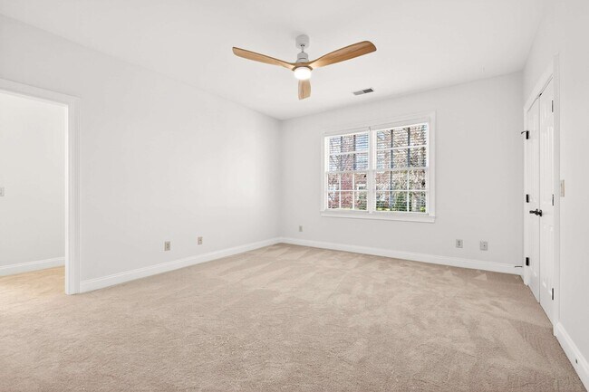 Building Photo - 6 Portrush Ct