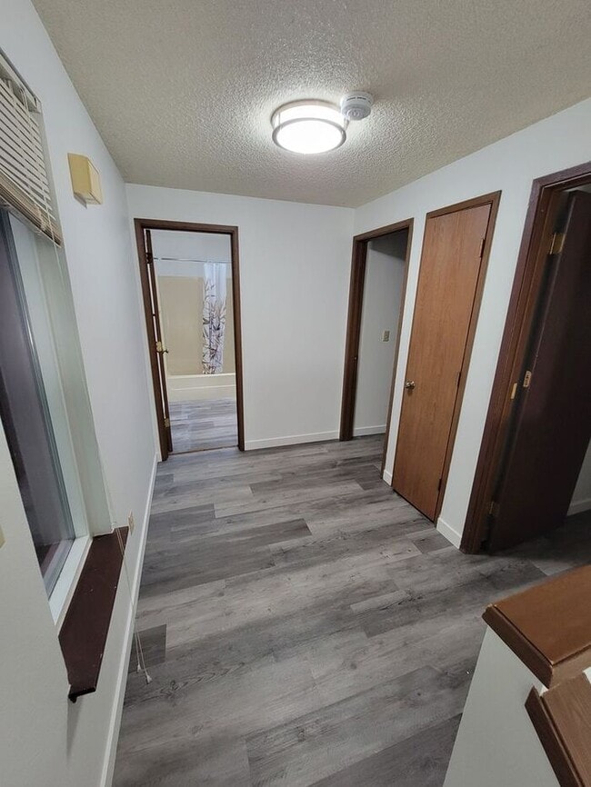 Building Photo - West Olympia 2bdr 1.5bath Townhome w/ garage & parking