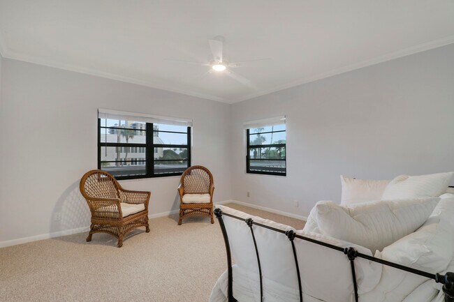 Building Photo - 275 S Beach Rd