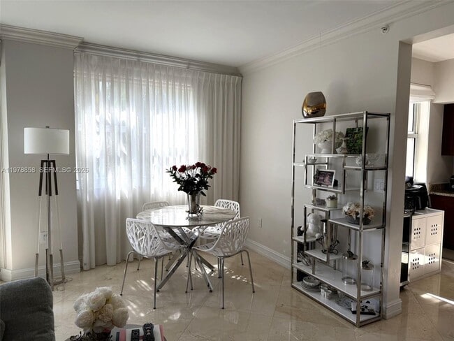 Building Photo - 20000 E Country Club Dr