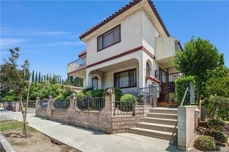 Building Photo - 226 N Chandler Ave