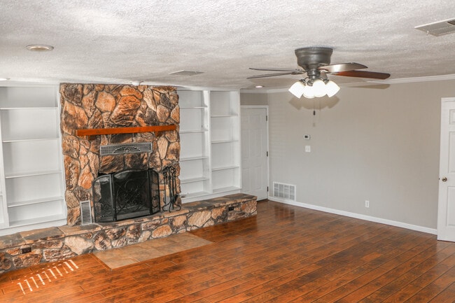 Building Photo - 816 Marimba Dr