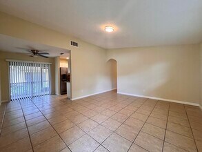 Building Photo - 423 Glenwood Dr