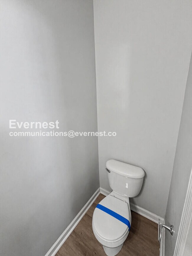 Building Photo - 8641 Thomas Rd