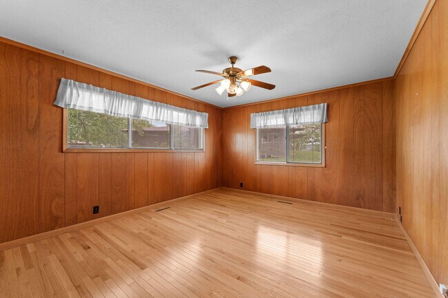 Building Photo - 471 Parkside Dr