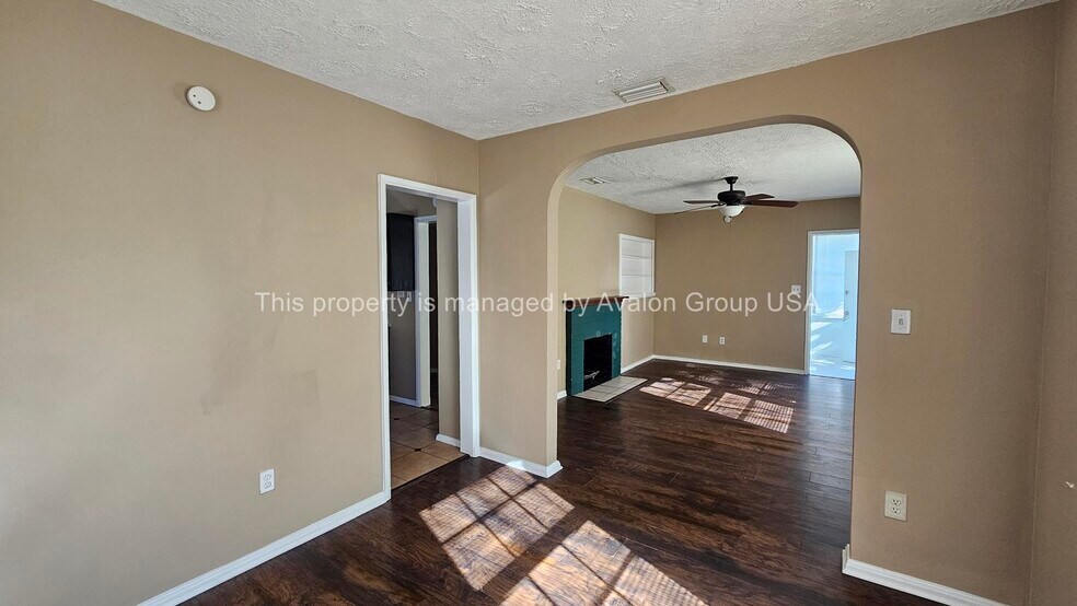 Building Photo - 8052 Hawthorne St