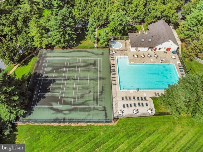 Building Photo - 18005 Sunset Lake Ct