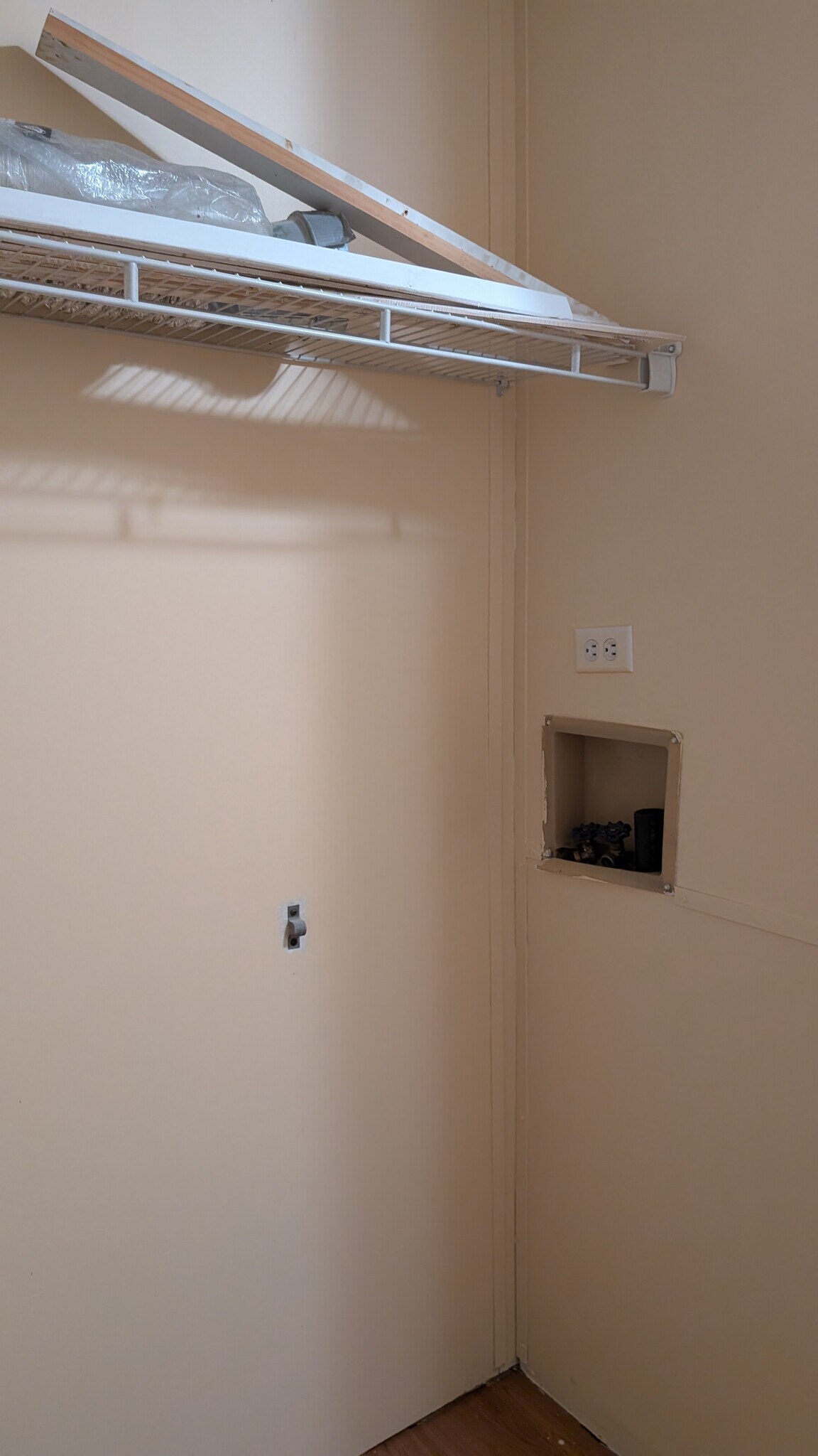 laundry hook-ups - 291 Pebble Ln