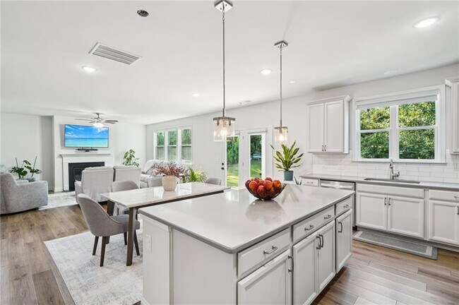 Building Photo - 2424 Pinnae Pl