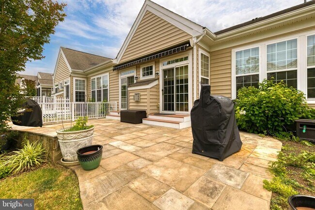 Building Photo - 318 Native Dancer Cir