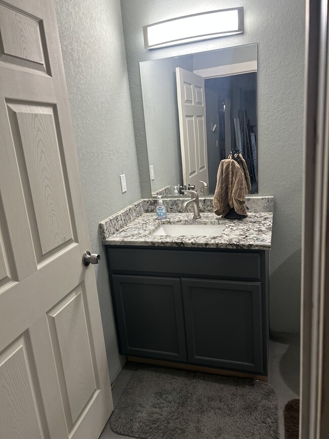 Building Photo - 2675 Golf Dr