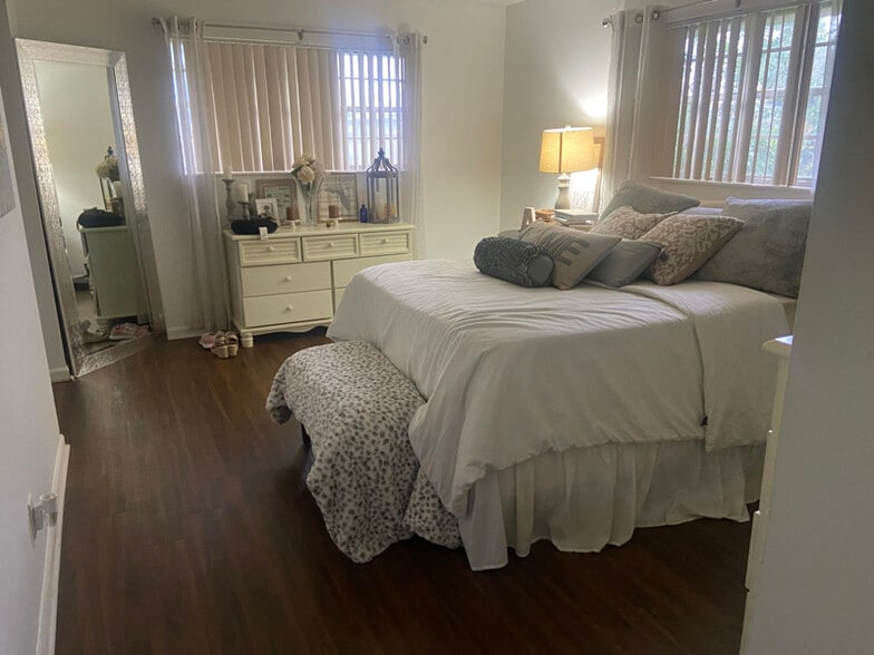 Building Photo - 308 Indiana Ave