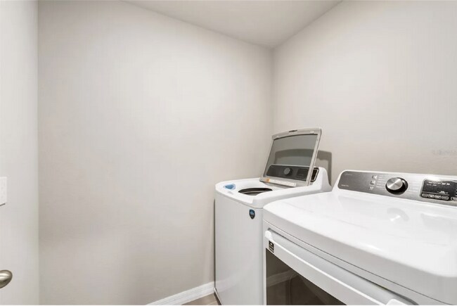 Building Photo - Charming 3-Bed Oasis in Ocoee: Spacious 1574 sq. ft. Townhouse with 2.5 Baths!