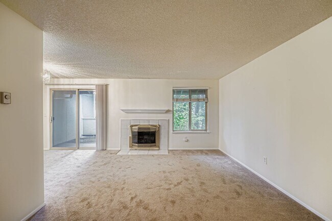 Building Photo - Top-Floor 1Bed/1Bath Apartment in Federal ...