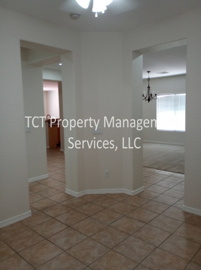 Building Photo - 3 bed/2 bath plus den in Surprise Farms