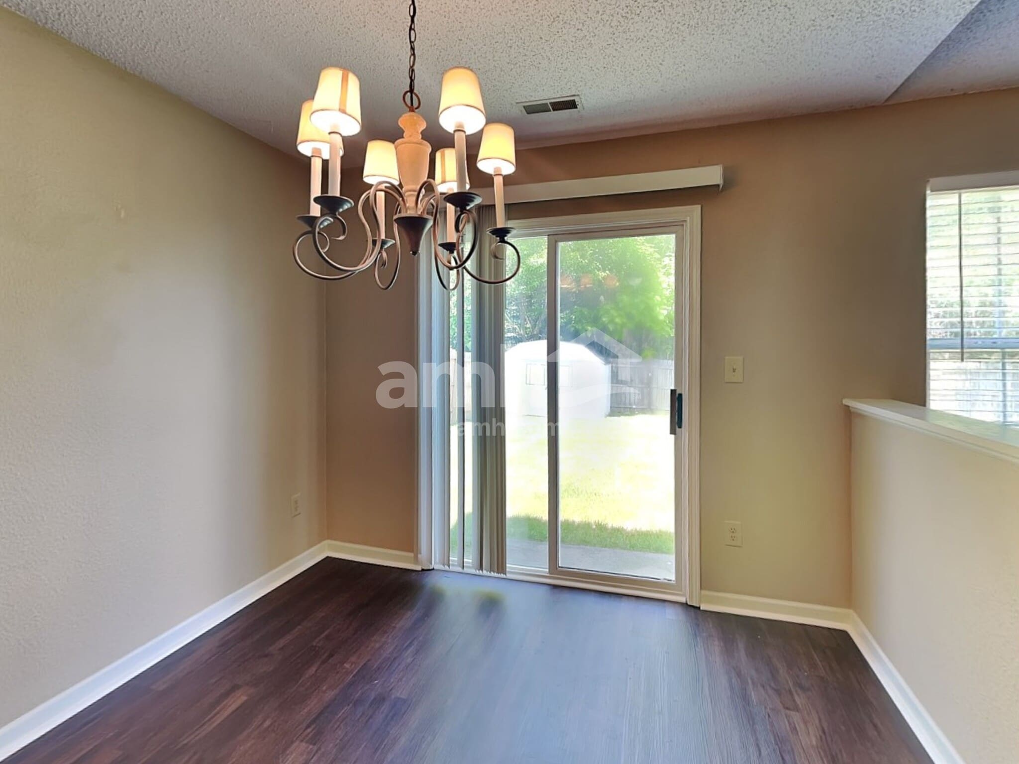 Building Photo - 412 E Pine Ridge Dr