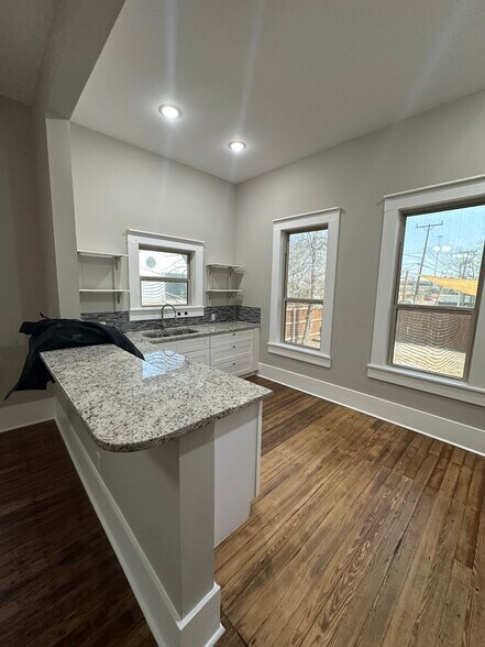 Building Photo - 202 Hunstock Ave