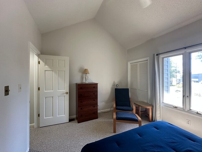 Building Photo - Furnished Townhome with Water Views and Boat Slip!
