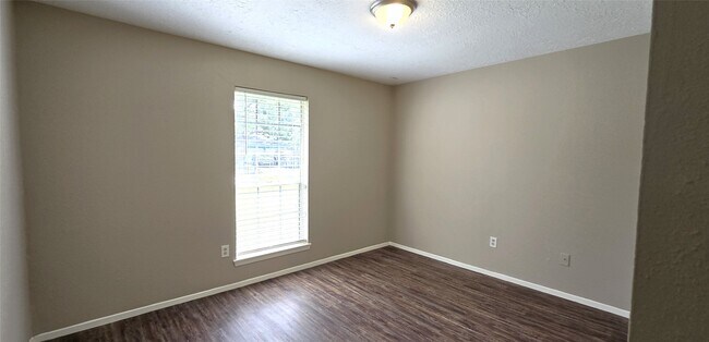 Building Photo - 23019 Tree Bright Ln