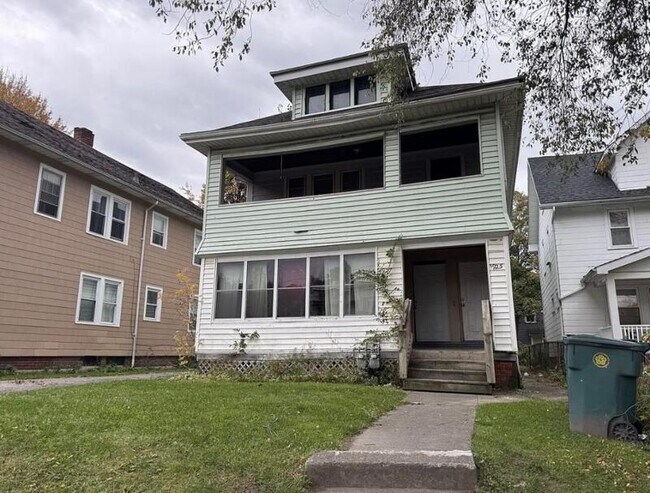 Primary Photo - 1927 Clifford Ave