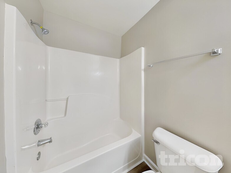 Building Photo - 905 Southfork Dr