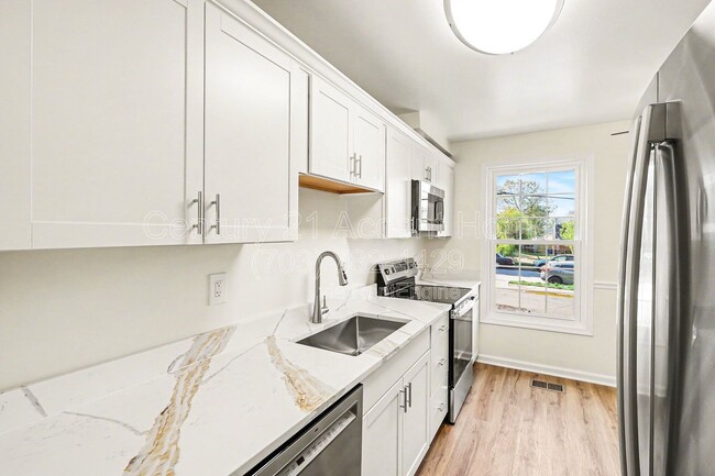 Building Photo - 7245 Reservoir Rd