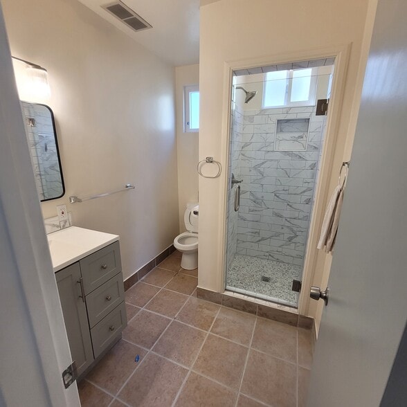 Building Photo - 2614 Voorhees Ave