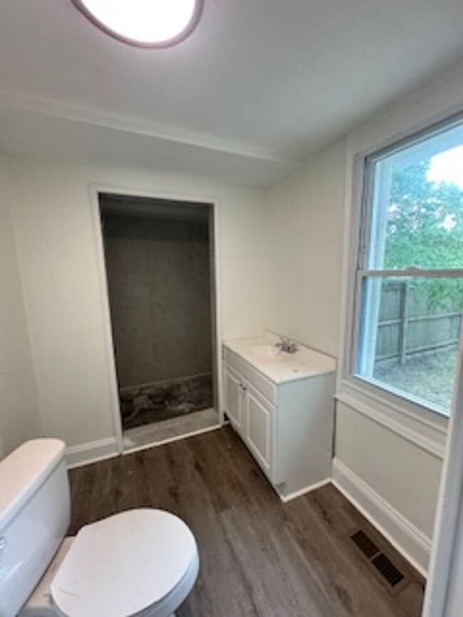 Building Photo - Fully renovated house for Rent!