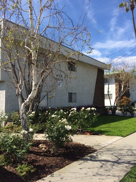 Front of Building - 2816 W 182nd St