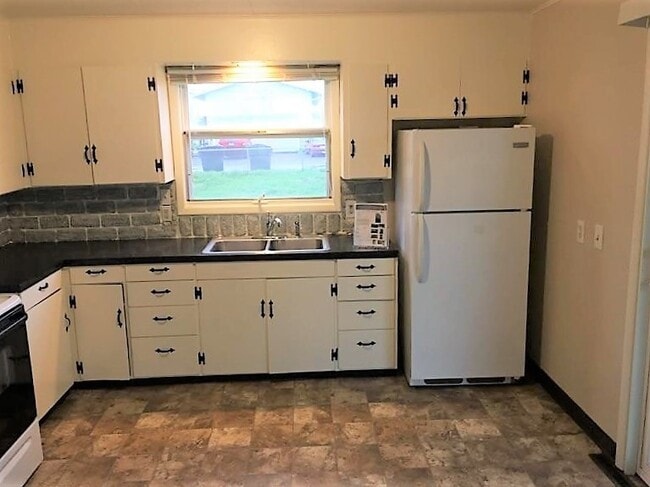 Building Photo - 2+ Bedroom Home in Laurel - Minutes Away From Billings, Easy Access to I90!