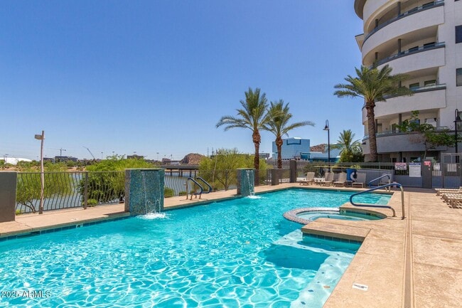 Building Photo - 945 E Playa Del Norte Dr