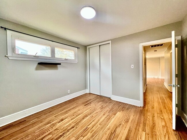 Building Photo - 3 BED CONDO IN PERFECT LOCATION!