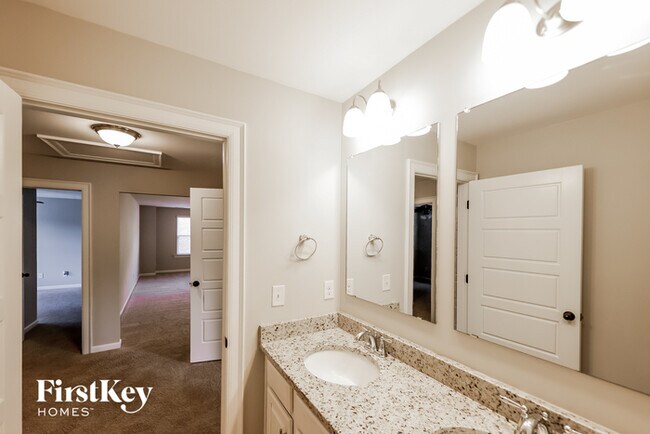 Building Photo - 1205 Hunters Gate Dr