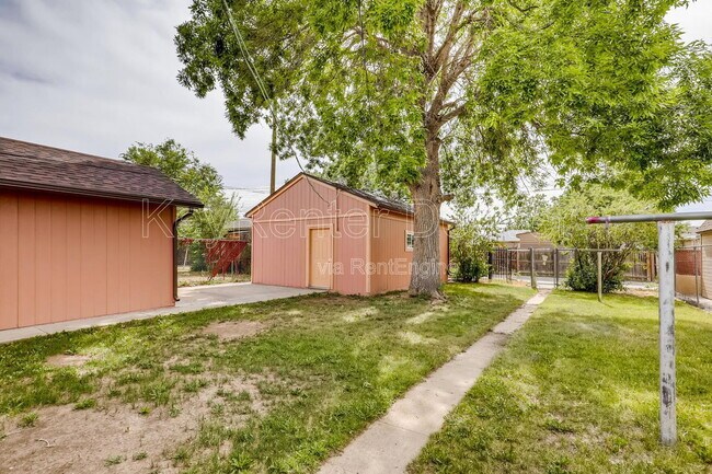 Building Photo - 1733 Iola St