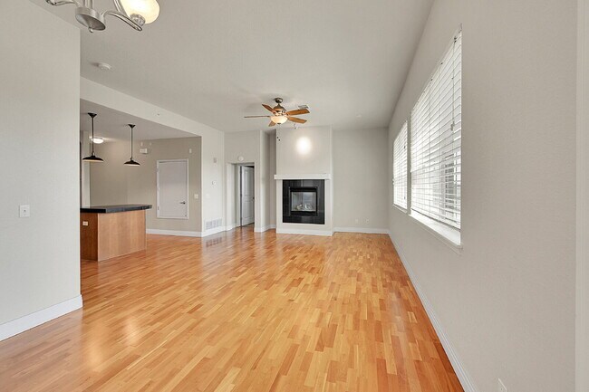 Building Photo - $2,045.00, 2-bed, 2-bath, located in Denve...