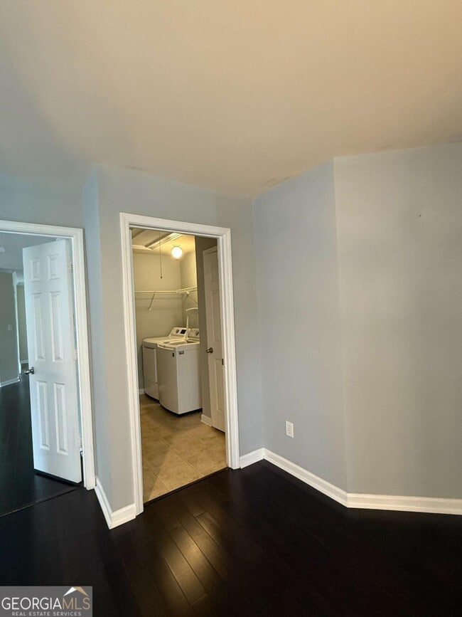 Building Photo - 2501 Royston Dr