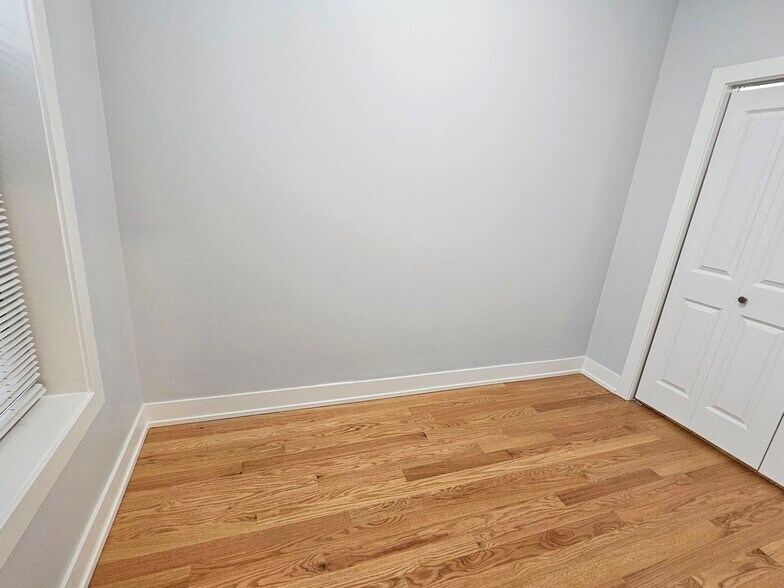 Building Photo - 1415 W Erie St