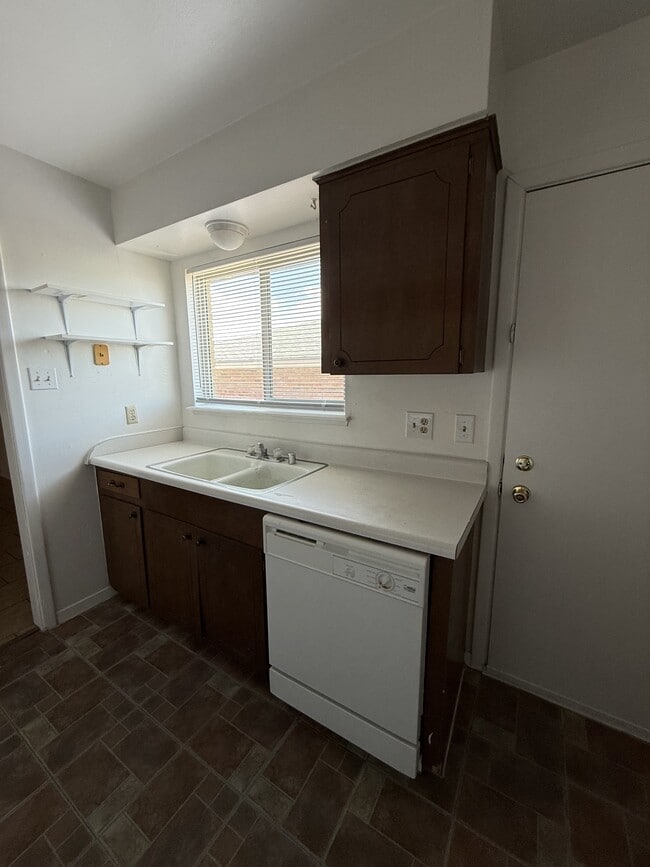 Building Photo - 6828 Escondido Dr